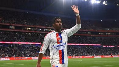 Endrick foge de isolamento, marca mais uma vez e Lyon se aproxima de vaga na Champions