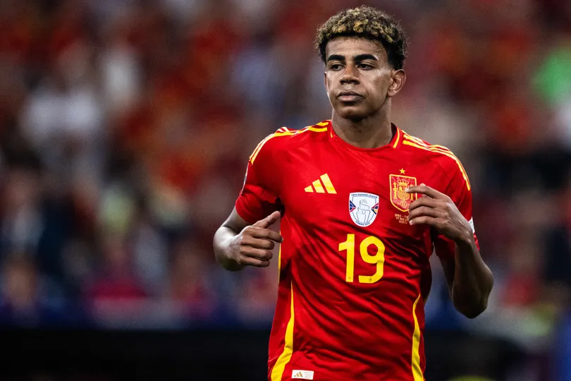 Lamine Yamal em a&ccedil;&atilde;o pela sele&ccedil;&atilde;o espanhola