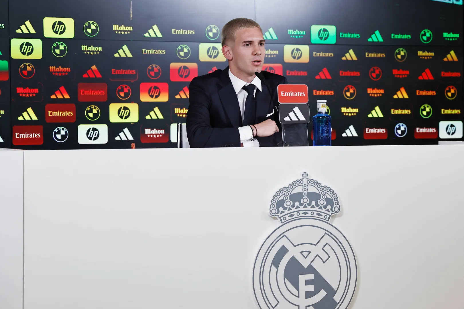 Apresenta&ccedil;&atilde;o de Mastantuono no Real Madrid (Foto: Imago)