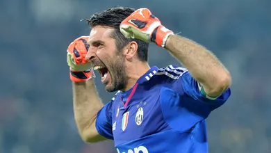 Por que voc&ecirc; n&atilde;o saiu quando a Juve caiu? A resposta de Buffon ao pequeno torcedor foi &oacute;tima