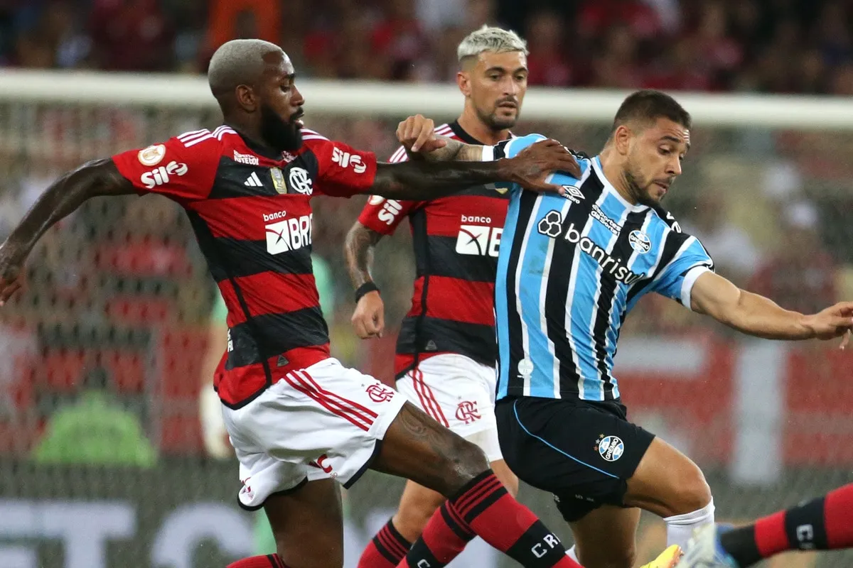 Mauricio Noriega: em alta, Gr&ecirc;mio e Flamengo far&atilde;o semifinal eletrizante