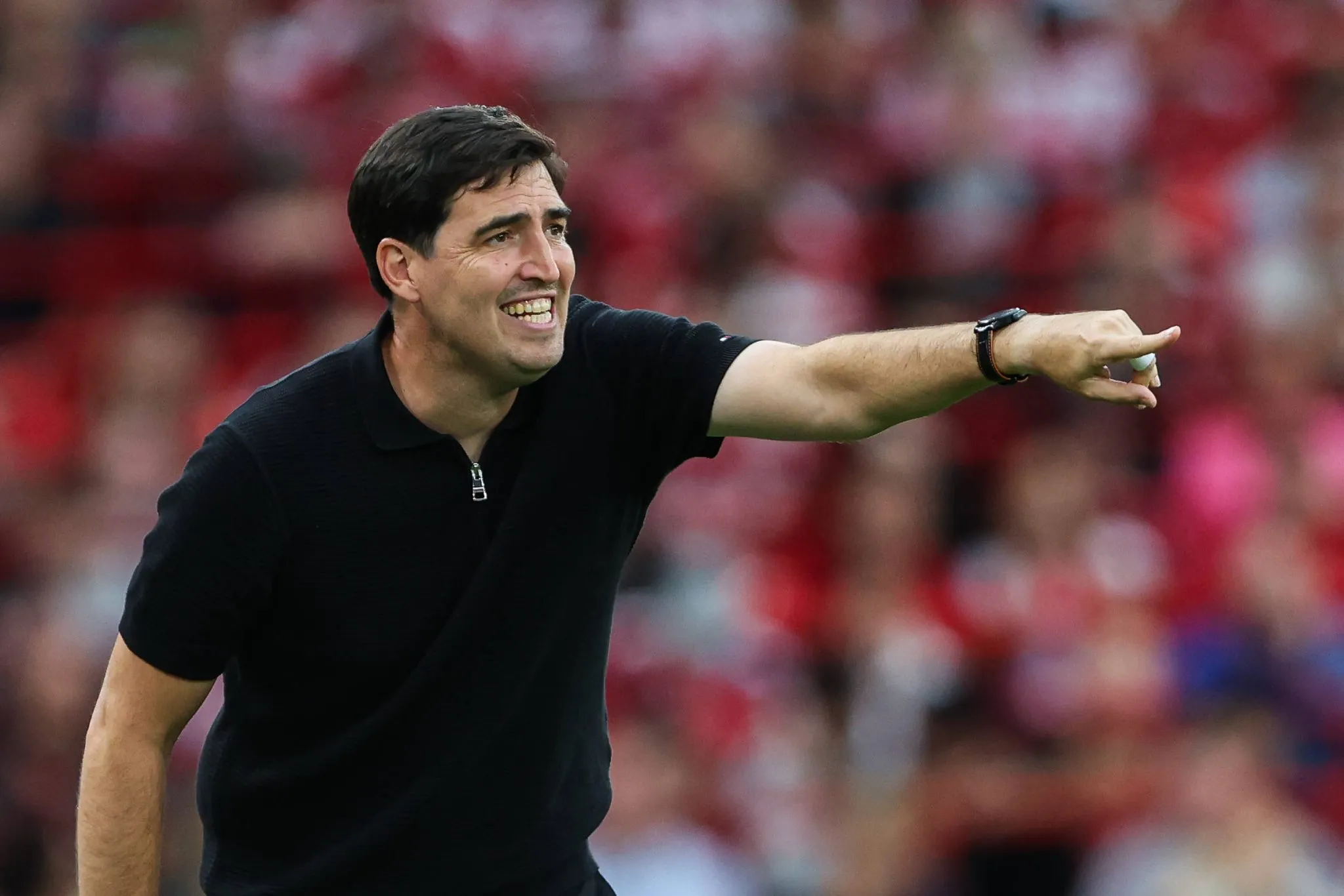 Andoni Iraola em jogo do Liverpool na pr&eacute;-temporada