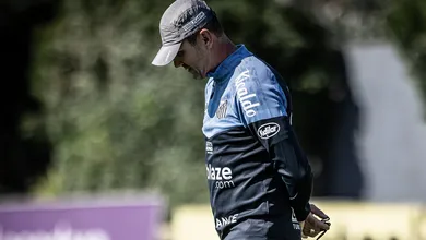 Paulo Turra tenta amenizar come&ccedil;o ruim no Santos freando o l&iacute;der Botafogo