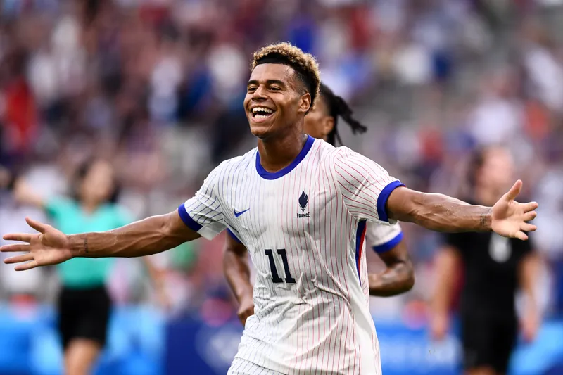 Foto: (IconSport) - D&eacute;sir&eacute; Dou&eacute; pela sele&ccedil;&atilde;o ol&iacute;mpica da Fran&ccedil;a