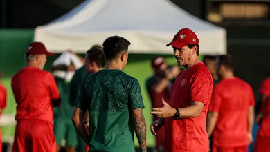 Diniz mant&eacute;m filosofia em entrevista de f&eacute; e descontra&ccedil;&atilde;o antes de estreia do Fluminense no Mundial