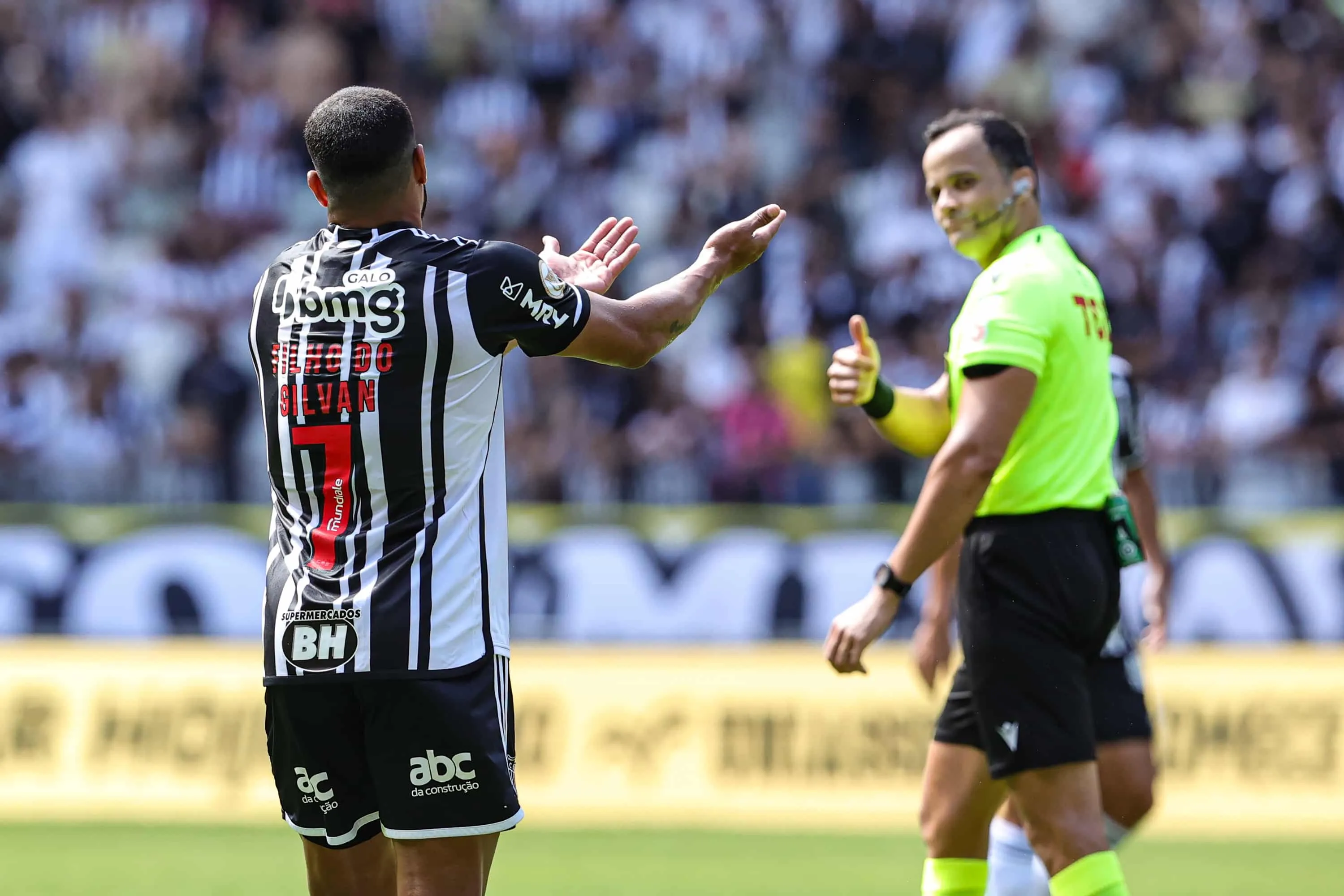 Hulk deixa de ser &lsquo;perseguido&rsquo; ap&oacute;s abdicar da faixa de capit&atilde;o do Atl&eacute;tico-MG