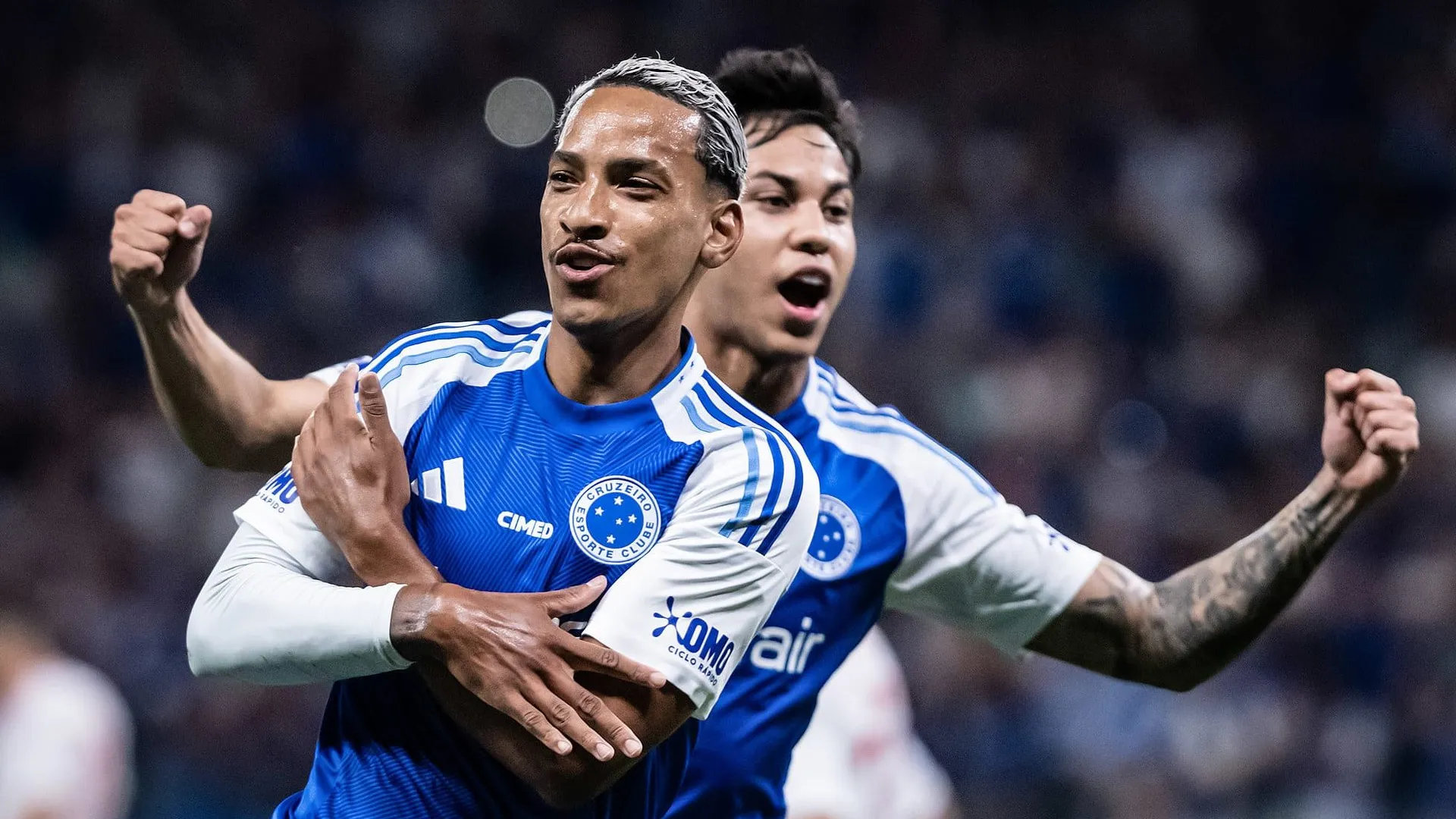 Matheus Pereira celebra gol pelo Cruzeiro