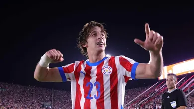 Antes de enfrentar Brasil, Paraguai bate Uruguai com ex-Vasco ofuscando Arrascaeta