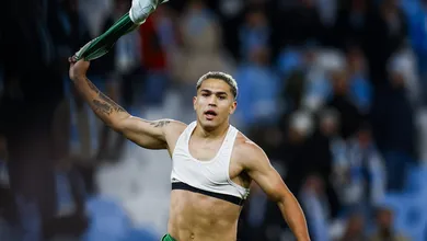 Ex-Inter e Bahia, brasileiro sofre p&ecirc;naltis e &eacute; destaque em vit&oacute;ria de azar&atilde;o na Europa League