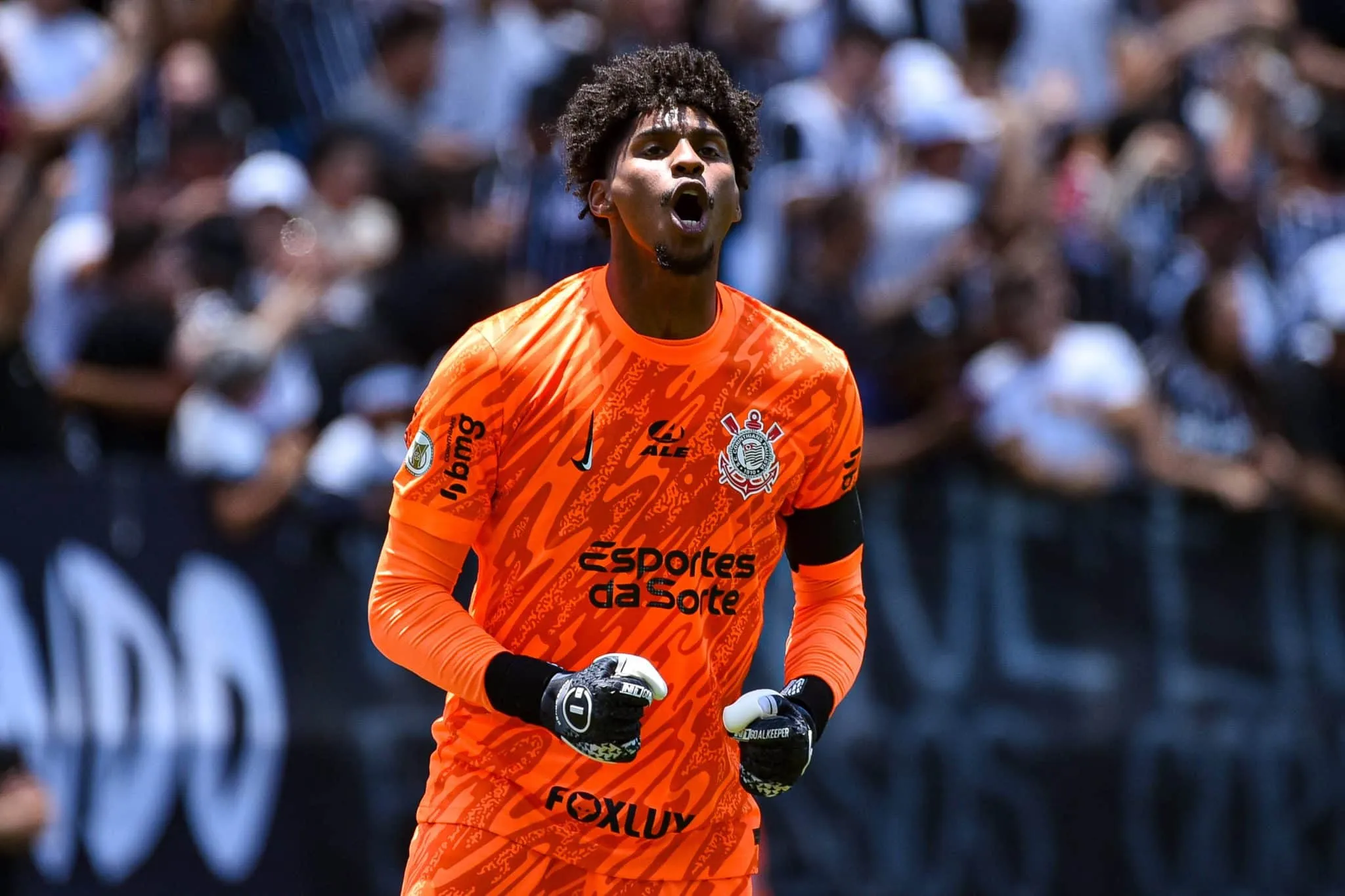Corinthians paga Flamengo e compra Hugo Souza, mas tem &uacute;ltimo problema para resolver