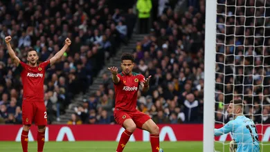 Jo&atilde;o Gomes vira her&oacute;i, e Wolverhampton bate o Tottenham fora de casa pela Premier League
