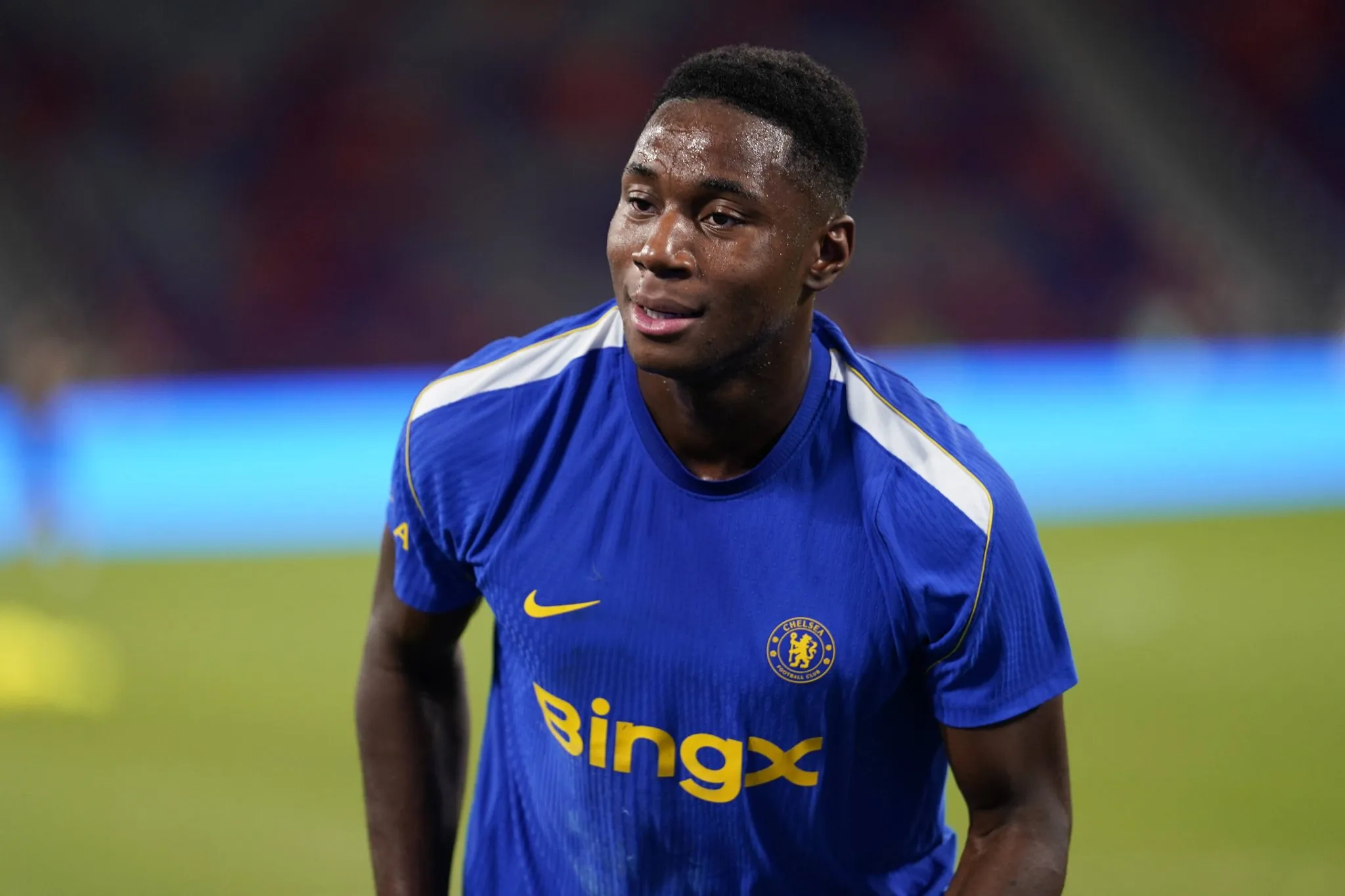 Nicolas Jackson durante aquecimento pelo Chelsea (Foto: IMAGO / Nexpher Images)