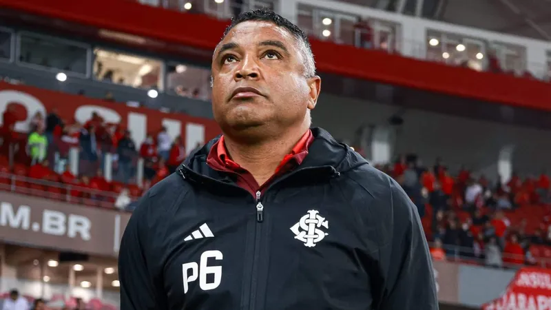 Roger Machado em jogo do Internacional no Campeonato Brasileiro