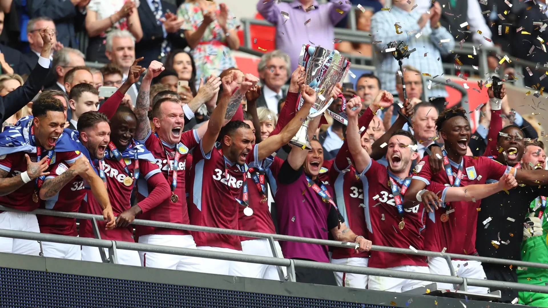 Aston Villa faz valer sua for&ccedil;a, supera Derby County e sobe &agrave; Premier League depois de tr&ecirc;s anos