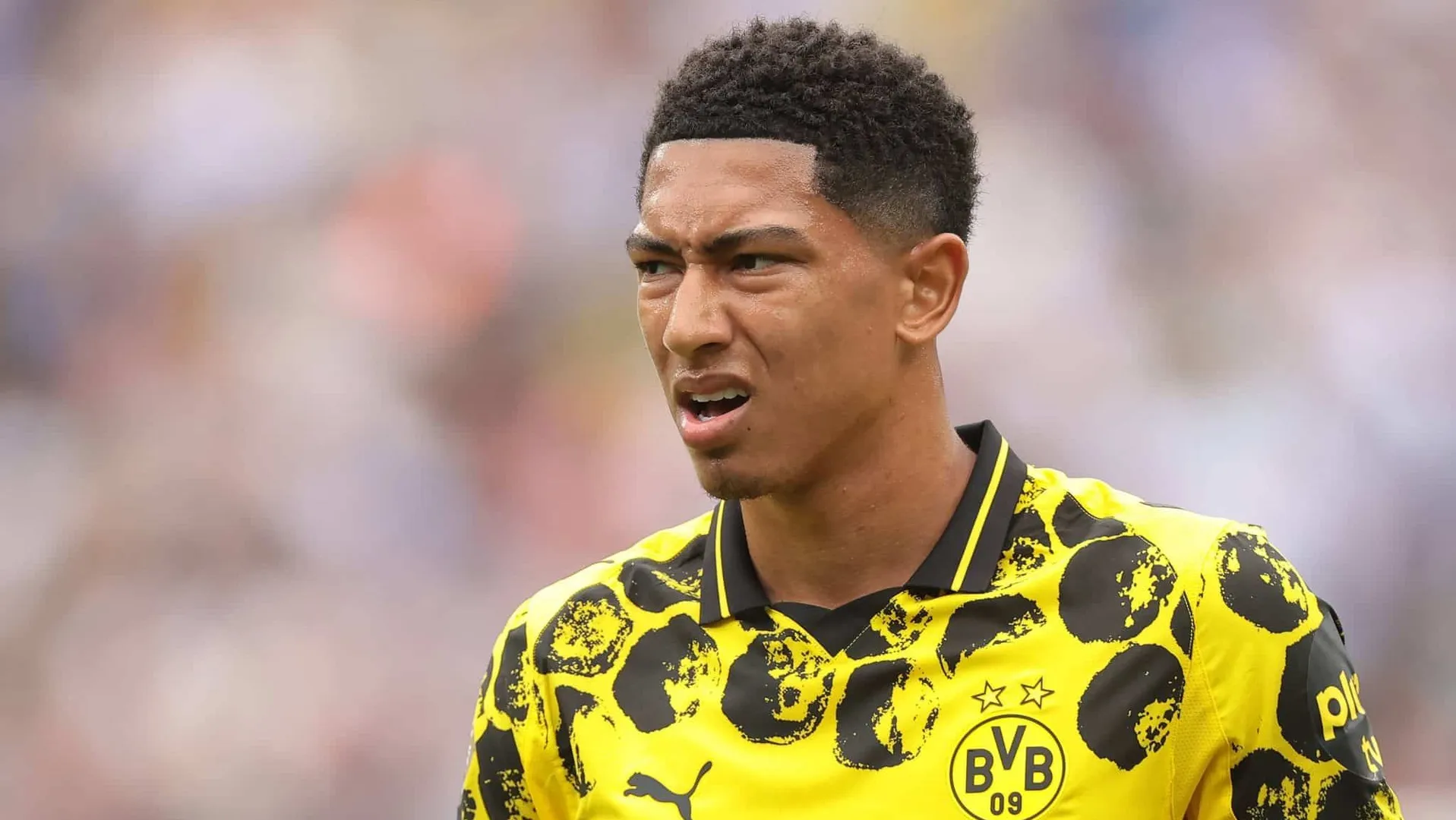 Jobe Bellingham em a&ccedil;&atilde;o pelo Borussia Dortmund