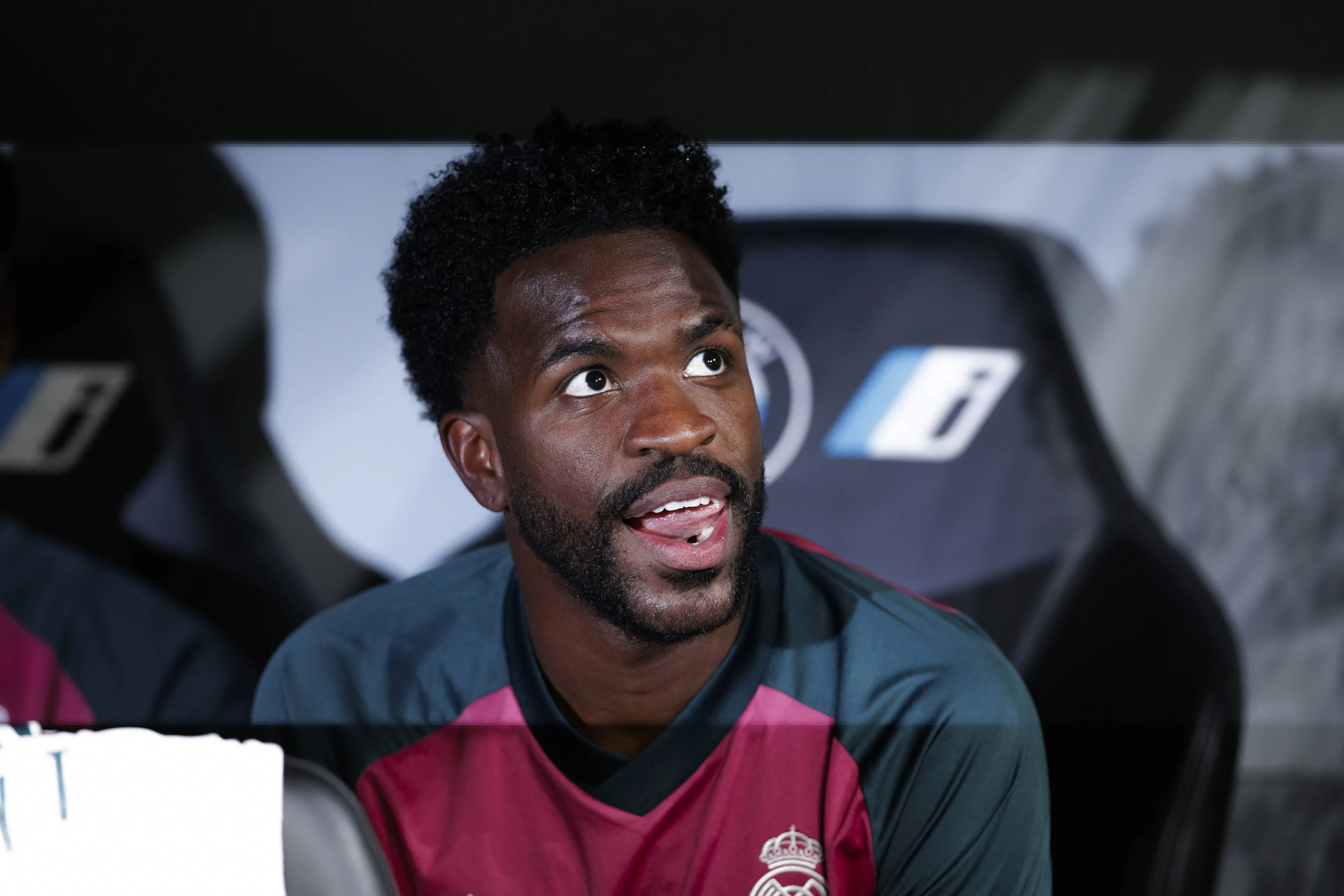 Vini Jr come&ccedil;a no banco, tem gol anulado e &eacute; expulso antes de &lsquo;fazer as pazes&rsquo; no Real Madrid