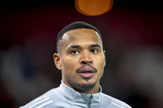 Lesionado, John pode ganhar concorrente experiente vindo do Manchester City