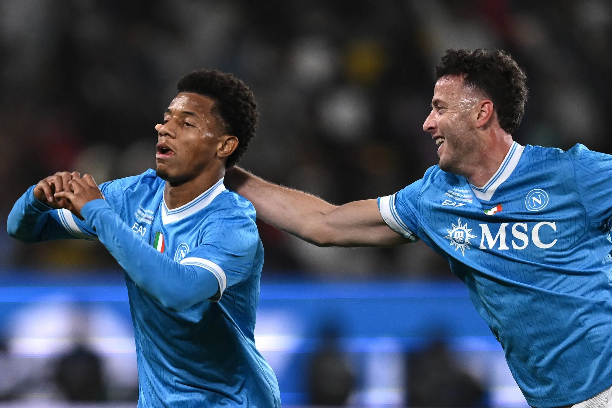David Neres comemora gol pelo Napoli 