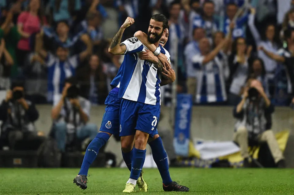 Comemora&ccedil;&atilde;o evocando &ldquo;Bella Ciao&rdquo; antes, vit&oacute;ria depois: &eacute; o Porto com o t&iacute;tulo