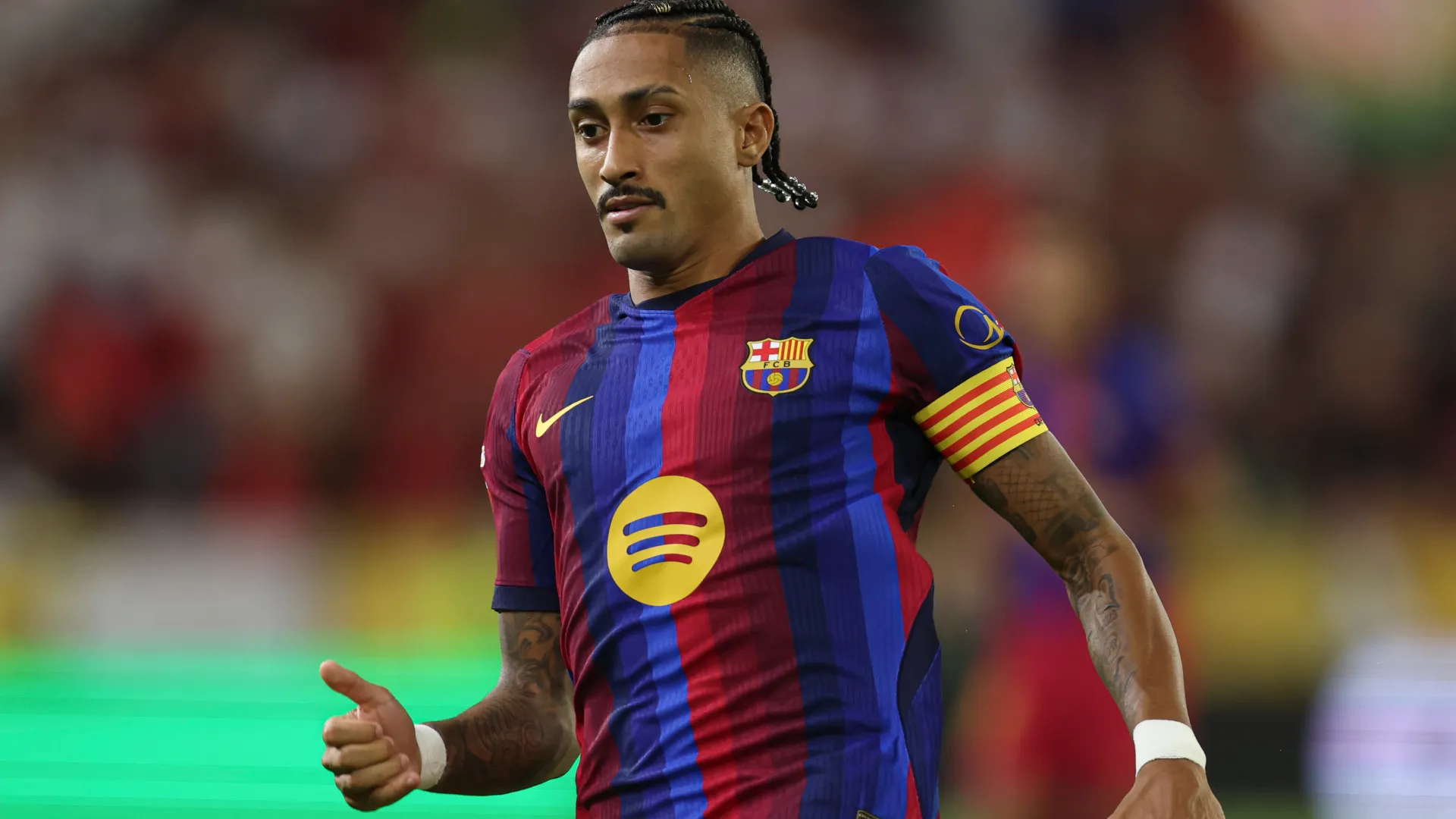 Raphinha, atacante do FC Barcelona, durante a partida da LaLiga entre Sevilla e Barcelona, no Estádio Ramón Sánchez-Pizjuán, em Sevilha, na Espanha, em 19 de setembro de 2026.