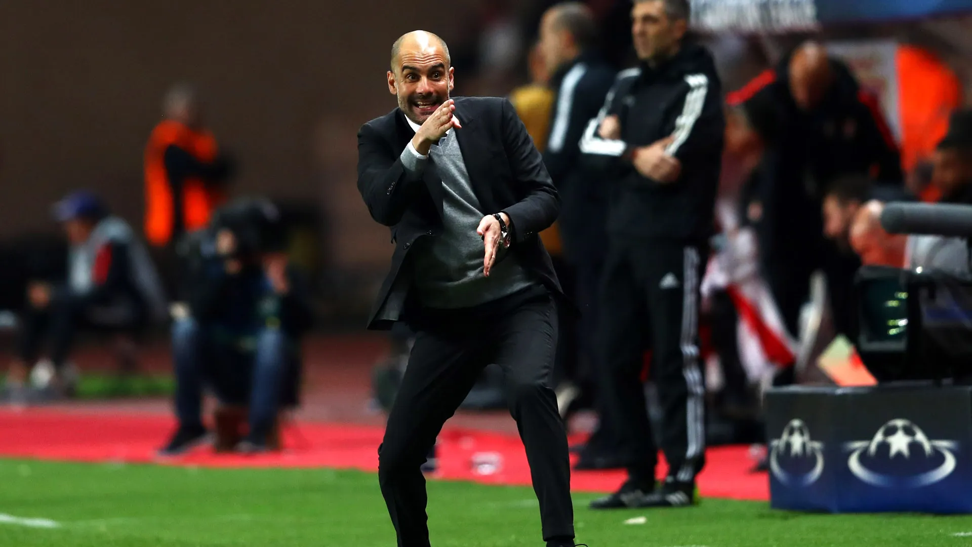 Guardiola compara Manchester City com sele&ccedil;&atilde;o inglesa e diz que precisa de tempo