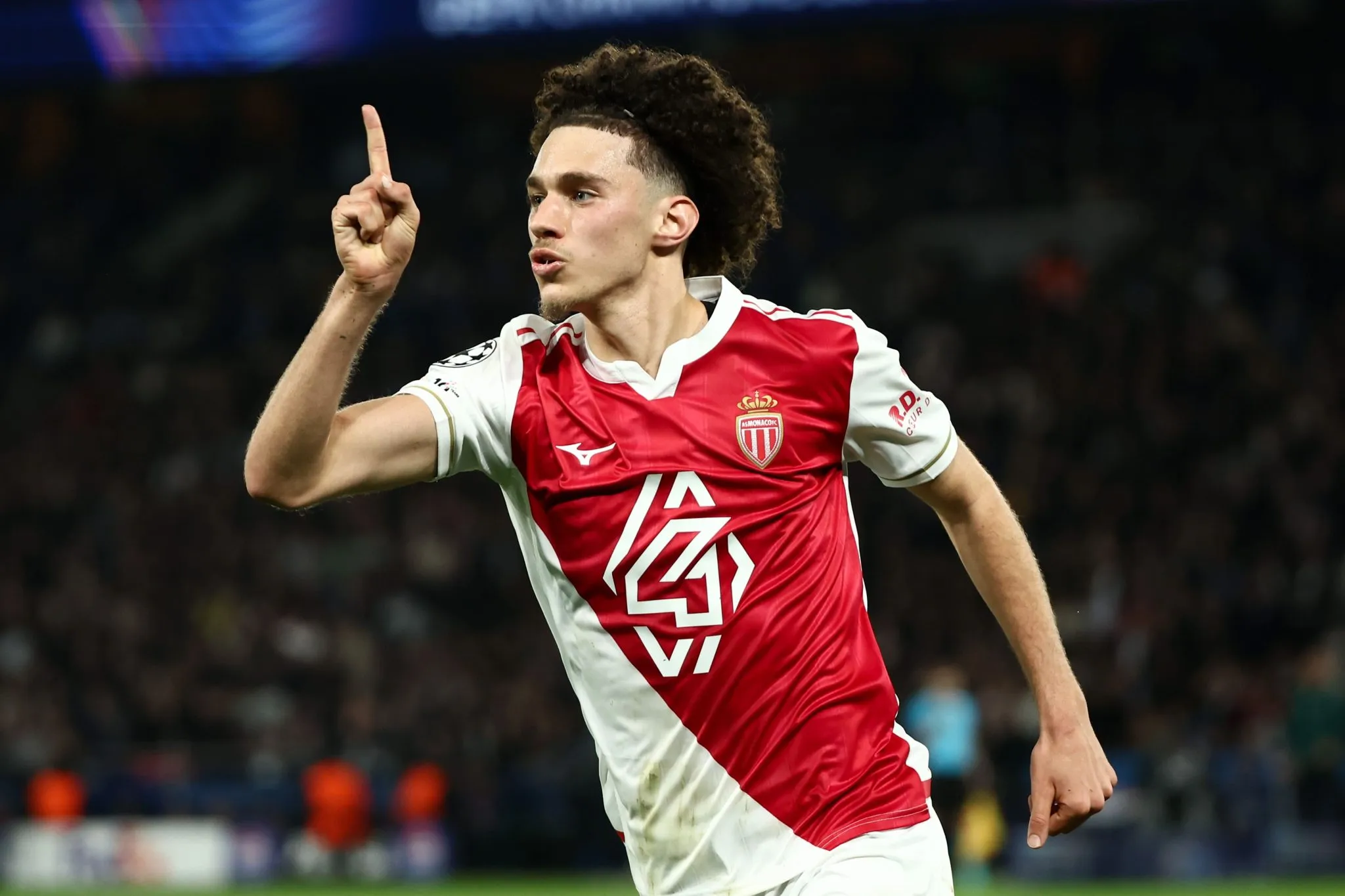 Akliouche celebra gol pelo Monaco