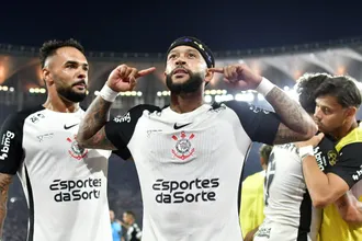 Memphis Depay faz valer milh&otilde;es do Corinthians e repete feito de Ronaldo
