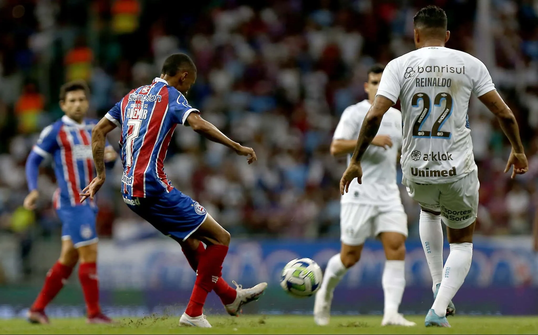 O Gr&ecirc;mio de novo frustrou o Bahia no fim, agora com o valioso empate pela Copa do Brasil