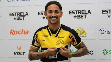 &lsquo;Jogador de Champions League&rsquo;, cria do Gr&ecirc;mio busca superar traumas em retorno &agrave; Arena