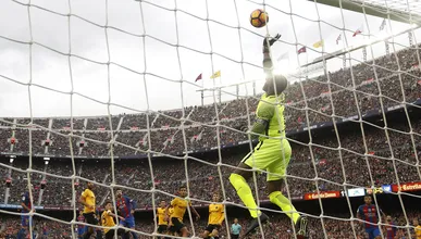 Kameni acumulou milagres e, ap&oacute;s 48 jogos, o ataque do Bar&ccedil;a passou em branco em casa