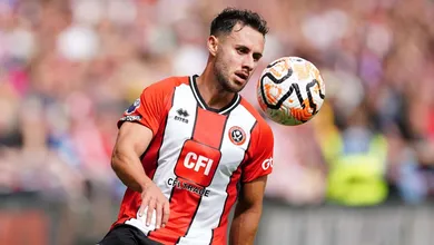 Ex-Premier League, lateral da sele&ccedil;&atilde;o grega &eacute; encontrado morto na piscina de casa