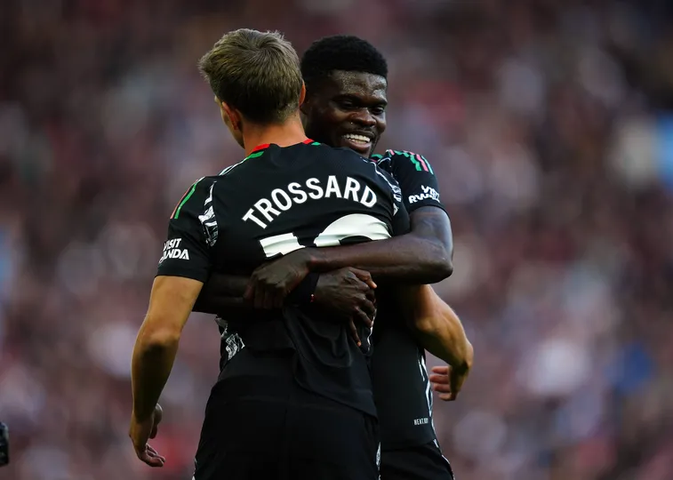 Trossard e Partey, os autores dos gols do Arsenal