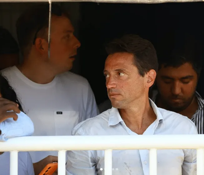 Pedras, insultos e viatura policial: O conturbado retorno do presidente do San Lorenzo ao clube