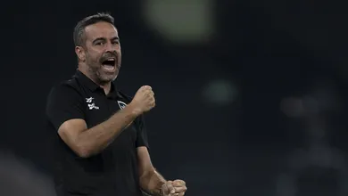 Mesmo sem ideia de &lsquo;for&ccedil;a m&aacute;xima&rsquo;, Artur Jorge parece ter achado o time ideal do Botafogo