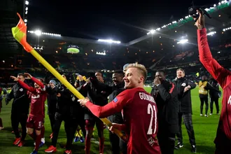 O Salzburg venceu um jogo que pouco valia, mas a ajuda n&atilde;o adiantou com o deslize do &ldquo;irm&atilde;o&rdquo; Leipzig