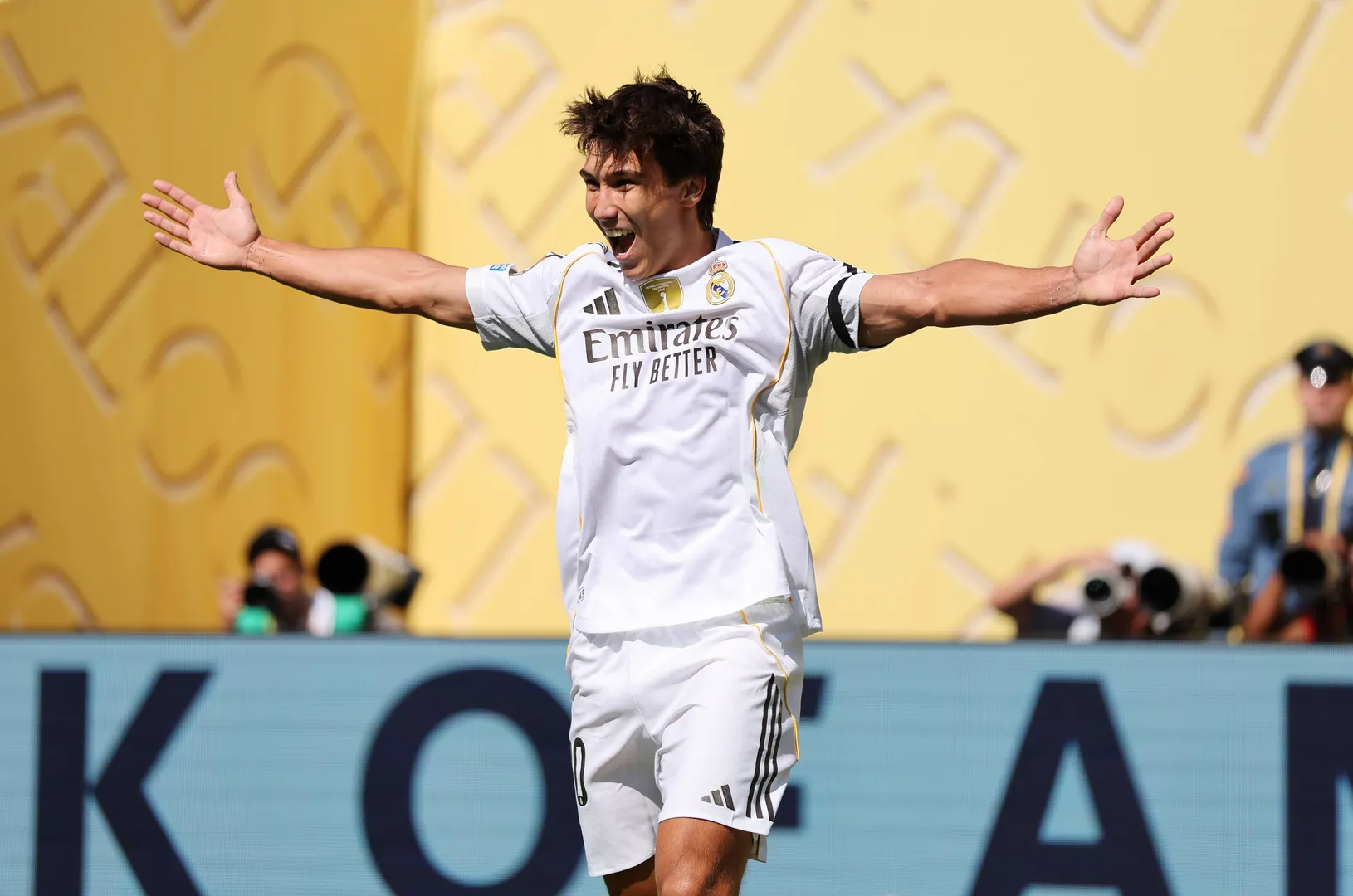 Gonzalo Garc&iacute;a celebra gol pelo Real Madrid