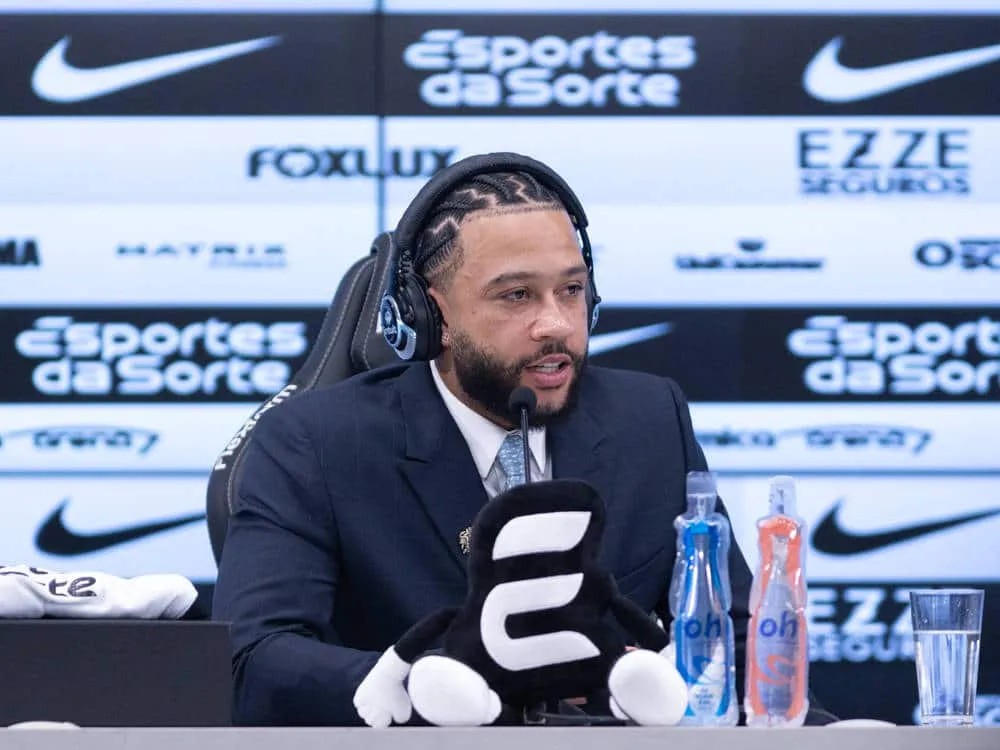 Corinthians n&atilde;o v&ecirc; chances de perder Memphis Depay mesmo podendo ficar sem patrocinadora