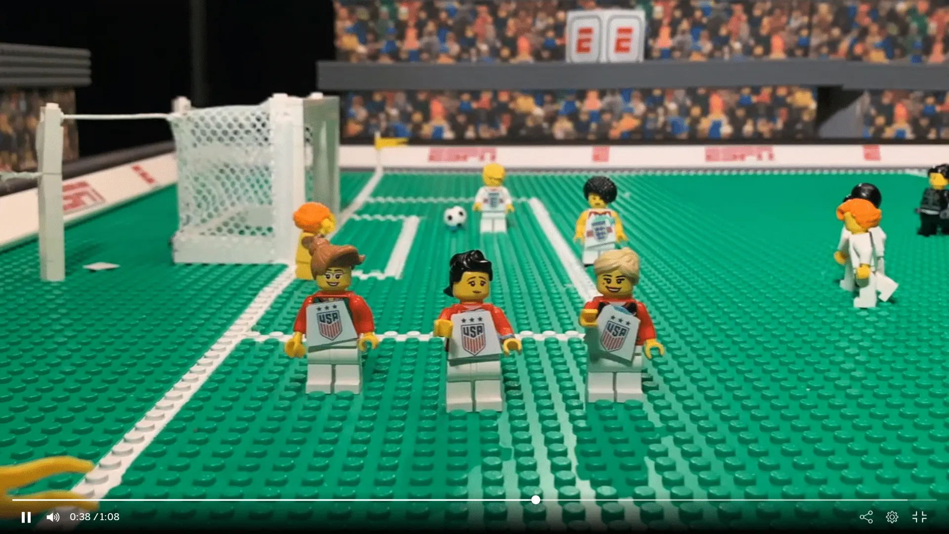 Assista melhores momentos da vit&oacute;ria dos Estados Unidos sobre a Inglaterra em Lego