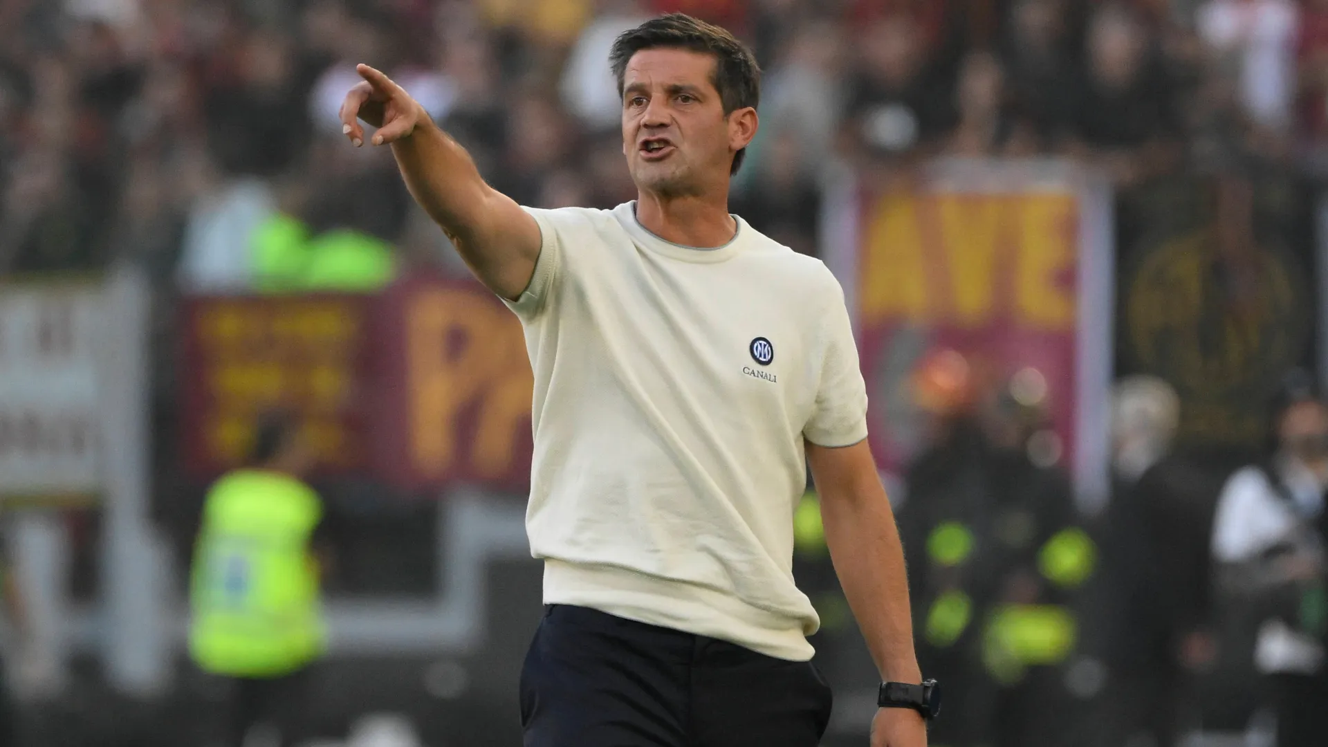 Cristian Chivu, t&eacute;cnico da Inter de Mil&atilde;o, durante a partida da Serie A entre Roma e Inter, no Est&aacute;dio Ol&iacute;mpico, em Roma, na It&aacute;lia, em 19 de setembro de 2026.