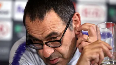 Ningu&eacute;m precisava de confirma&ccedil;&atilde;o, mas Sarri admitiu problemas no Chelsea: &ldquo;Tive uma rela&ccedil;&atilde;o conflituosa com o vesti&aacute;rio&rdquo;