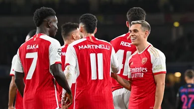 Com Martinelli e Saka infernais, o Arsenal n&atilde;o tomou conhecimento do Sevilla