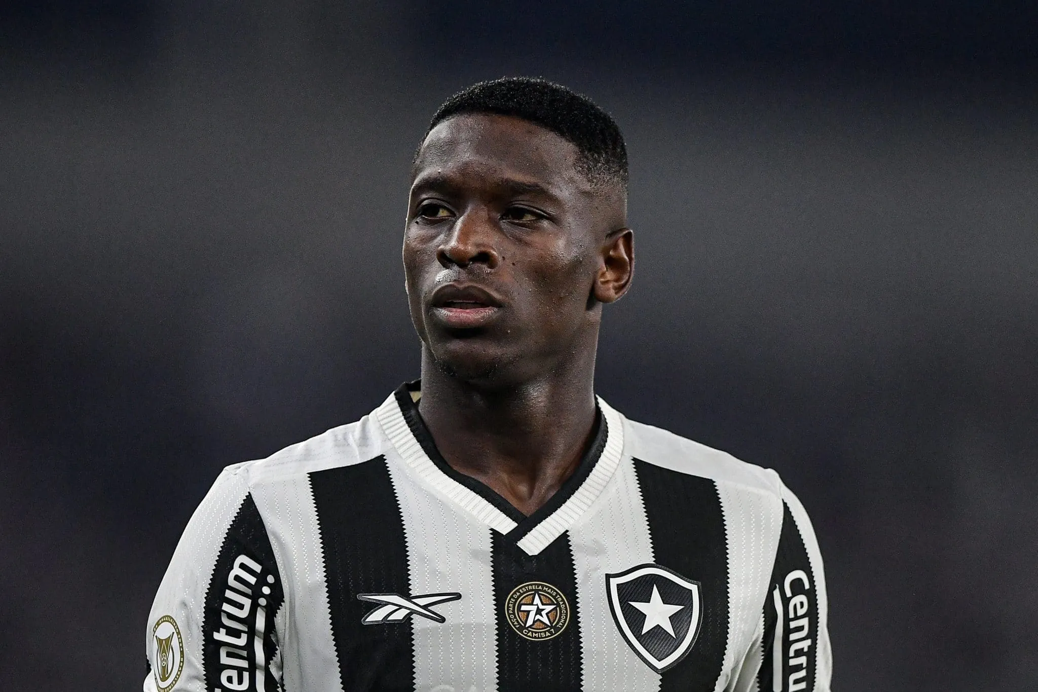Botafogo blinda Luiz Henrique e refor&ccedil;a ideia de &lsquo;contra tudo e contra todos&rsquo;