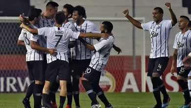 A Libertadores viu um dos melhores gols de sua hist&oacute;ria: &Oacute;scar Cardozo, direto do c&iacute;rculo central