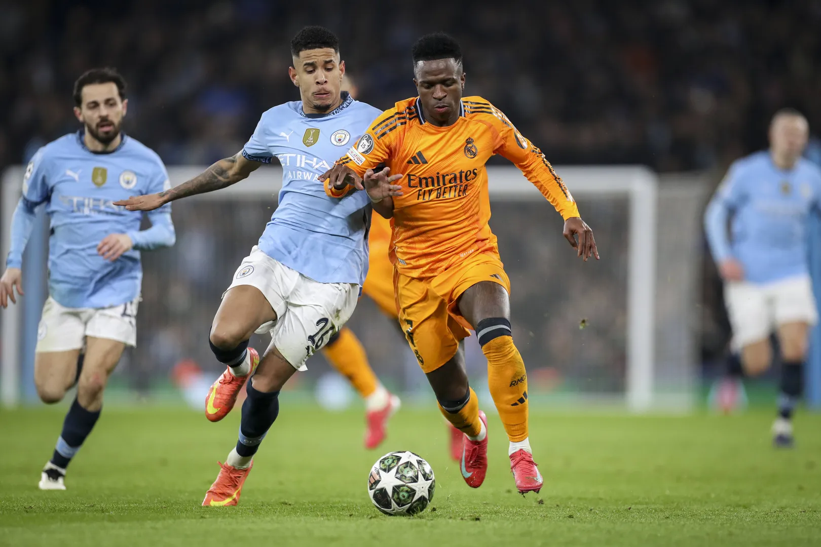 Ancelotti afirma que Vinicius Junior segue motivado a ficar no Real Madrid e n&atilde;o teme por sua sa&iacute;da da Espanha