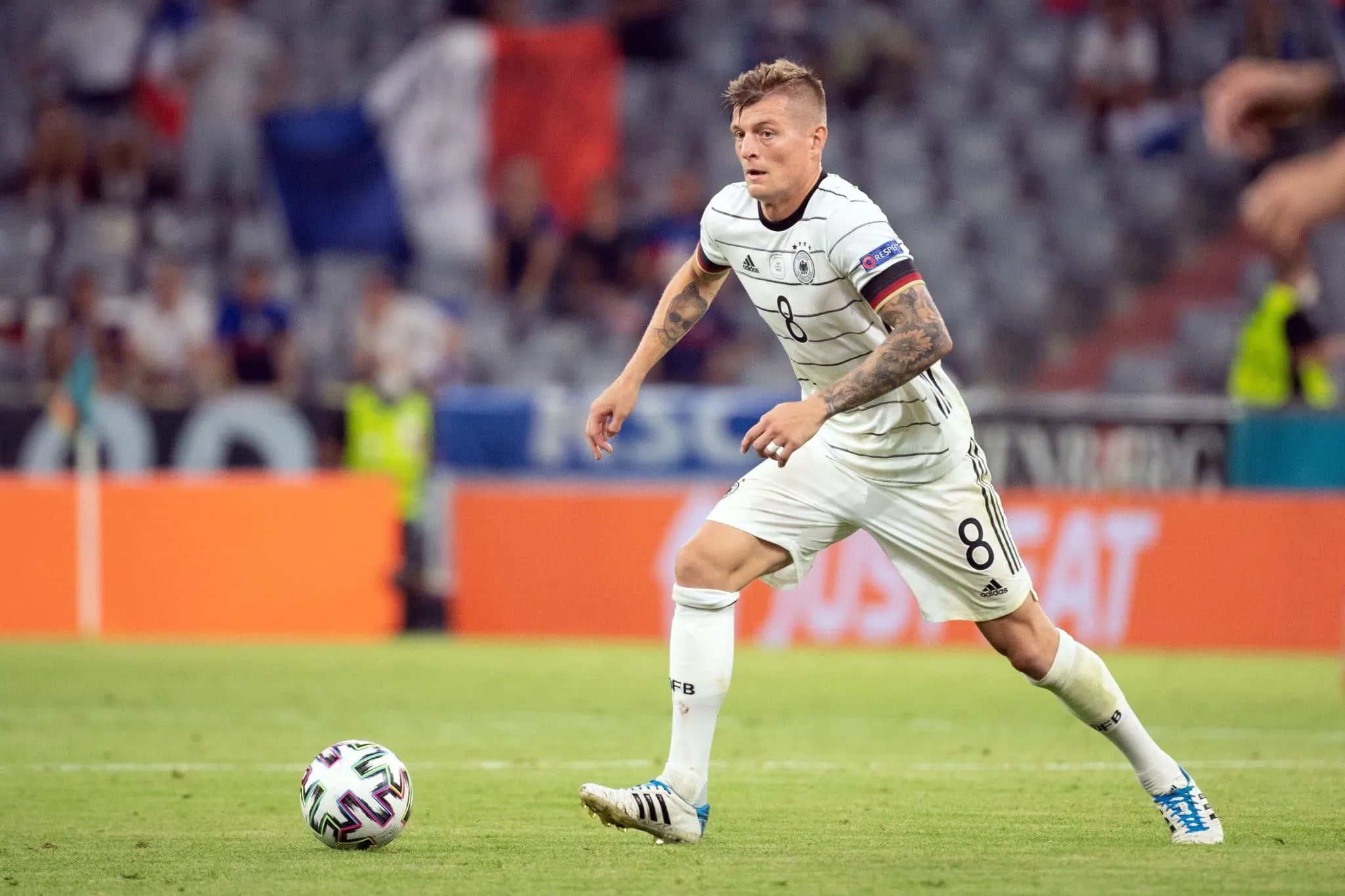 &lsquo;Ele me pediu&rsquo;: o motivo que fez Kroos voltar atr&aacute;s de n&atilde;o jogar mais pela Alemanha