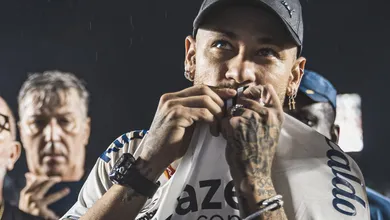 O problema &eacute; dinheiro? Marcelo Teixeira detalha conversa sobre renova&ccedil;&atilde;o de Neymar com o Santos