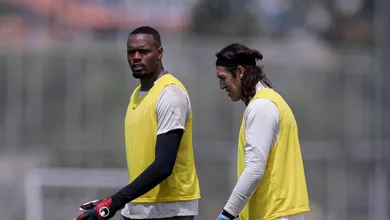 C&aacute;ssio ou Carlos Miguel? Segue o debate intermin&aacute;vel sobre a melhor op&ccedil;&atilde;o no gol do Corinthians