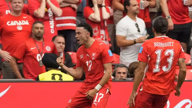 Su&iacute;&ccedil;a 2 x 1 Canad&aacute;: Donos da casa perdem chance de sediar mata-mata enquanto su&iacute;&ccedil;os vencem o grupo