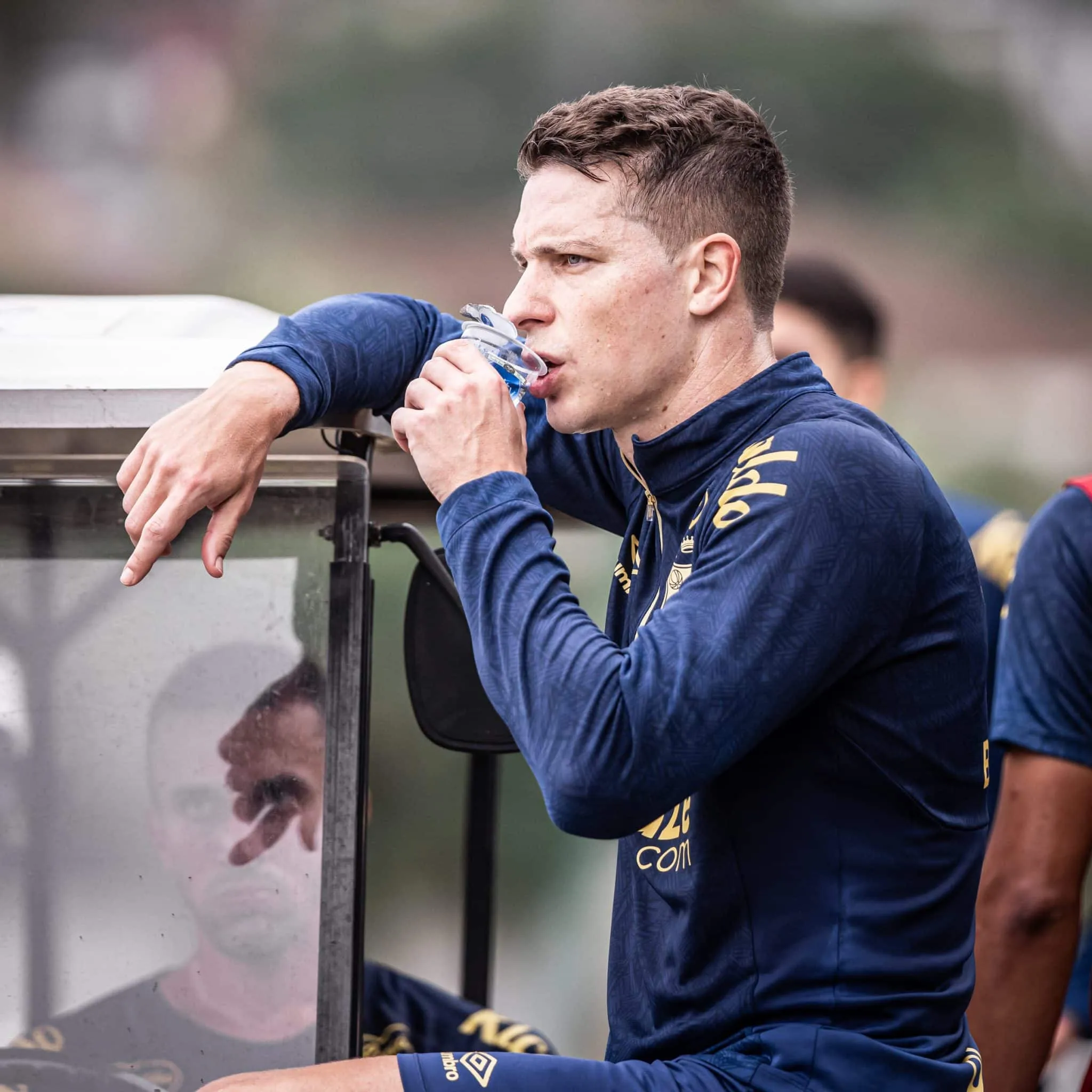 Furch bebendo &aacute;guada no Santos