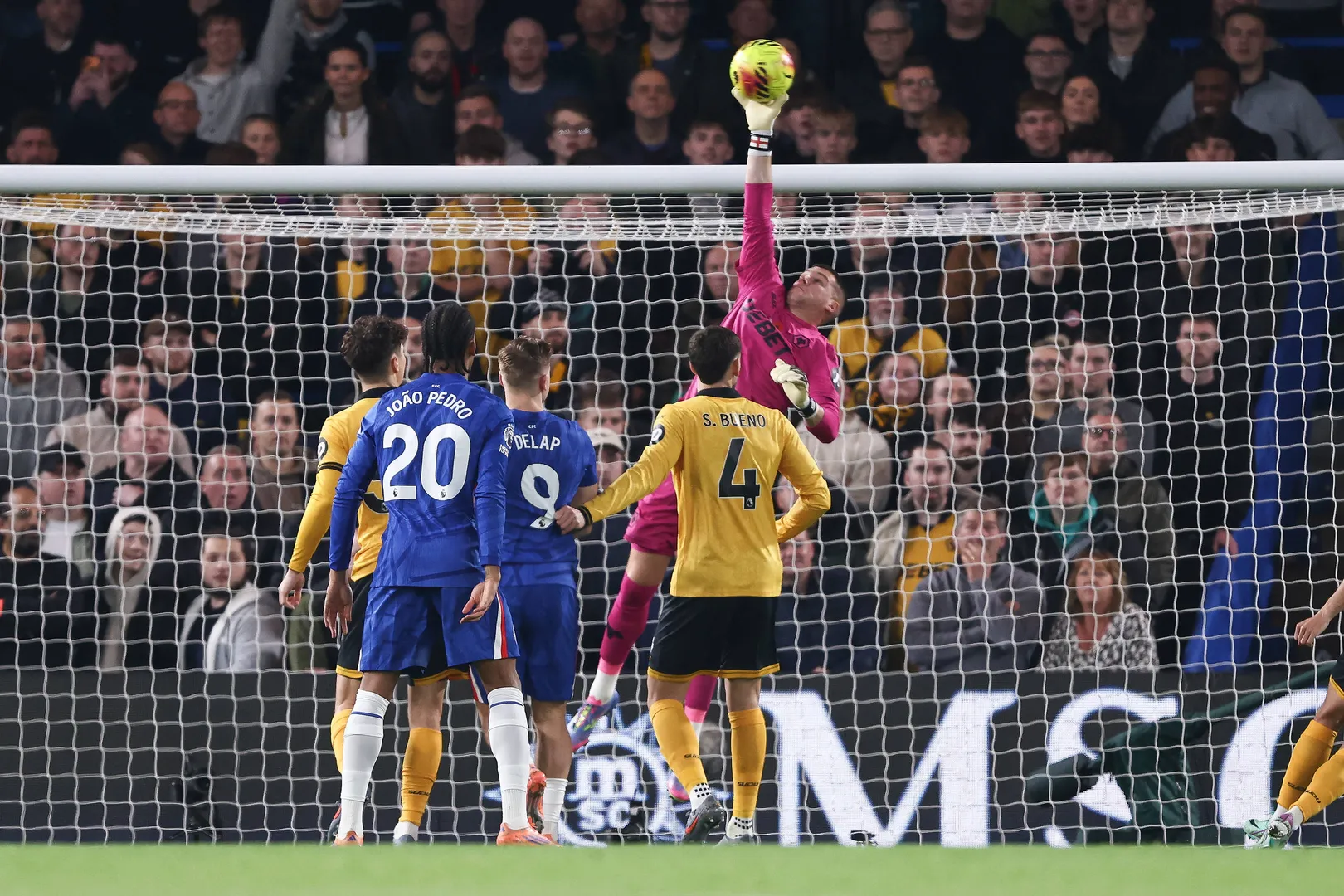 Johnstone faz defesa em Chelsea x Wolves